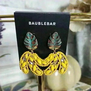 🍌NWOT Beautiful Baublebar Banana earrings